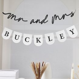 Bildspel - Girlang Mr and Mrs med Bokstäver Svart/Vit
