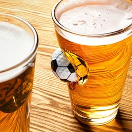 Lysbildefremvisning - Ølglas med Fodbold