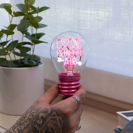 Bildspel - Glödlampsformad Bordslampa Love is in the air