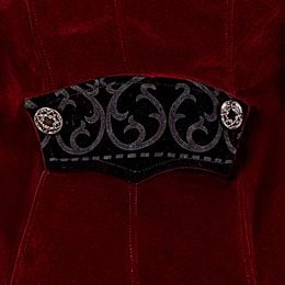 Lysbildefremvisning - Gotisk Vinrød Kåpe i Fløyel Dame