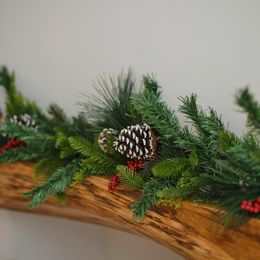 Lysbildefremvisning - Granguirlande med Kogler og Bær