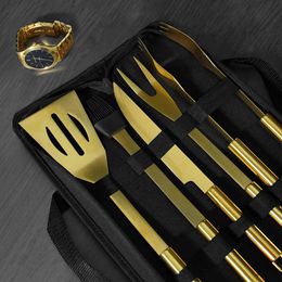 Lysbildefremvisning - Grillverktøy for Millionærer