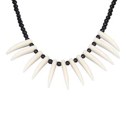 Halsband med Långa Tänder