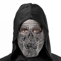 Lysbildefremvisning - Halvmaske Dødningehode med Nagler