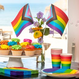 Bildspel - Handflaggor Pride Progress