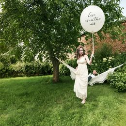 Bildspel - Jätteballong Love Is In The Air