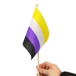 Bildspel - Miniflagga Pride Ickebinär på Pinne