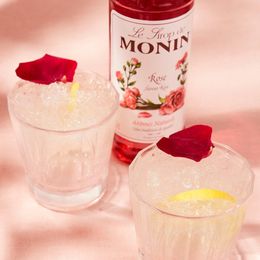 Lysbildefremvisning - Monin Rose Syrup
