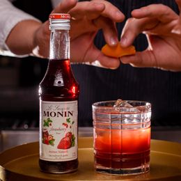 Lysbildefremvisning - Monin Strawberry Syrup 25 cl