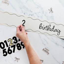 Bildspel - Ordensband Birthday Personlig Cremevit Rosett