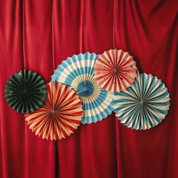 Bildspel - Pappersfjädrar Cirkus