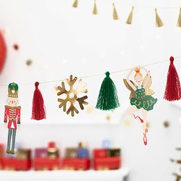 Lysbildefremvisning - Papguirlande Nøddeknækkeren