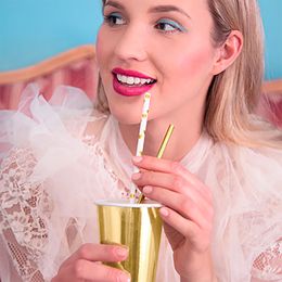 Lysbildefremvisning - Papirsugerør Hjerter Gull Metallic