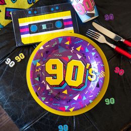 Lysbildefremvisning - Paptallerkener 90s Party