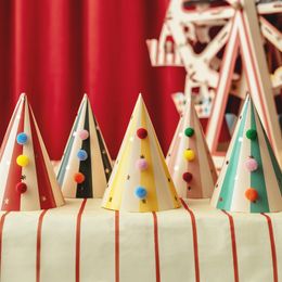 Bildspel - Partyhattar Pom Pom Cirkus