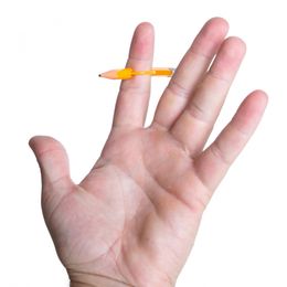 Lysbildefremvisning - Blyant Gjennom Fingeren