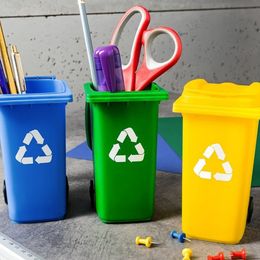 Bildspel - Pennhållare Soptunnor