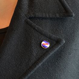 Bildspel - Pinflagga Pride Puppy