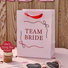Bildspel - Presentpåsar Team Bride Rosa Rosett