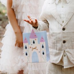 Diaesitys - Lahjapussi Linna