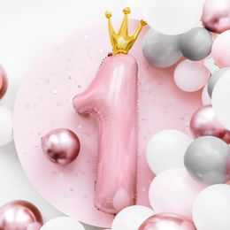 Lysbildefremvisning - Rosa Tallballong 1 med Krone