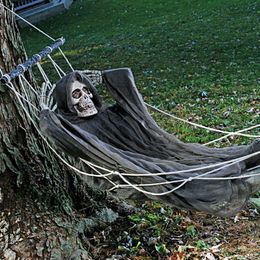 Lysbildefremvisning - Skjelett i Hengekøye Rekvisitt