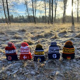 Lysbildefremvisning - Strikket Lue Pom Pom Sweden