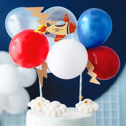 Bildspel - Tårtdekoration Flygplan med Ballonger