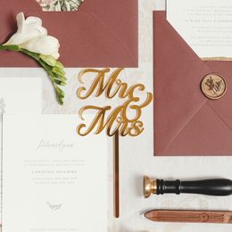 Bildspel - Tårtdekoration Mr & Mrs Guld i Akryl
