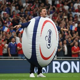 Lysbildefremvisning - Oppustelig Rugbybold Kostume