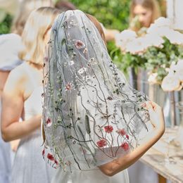 Diaesitys - Valkoinen Häähuntu Kukilla