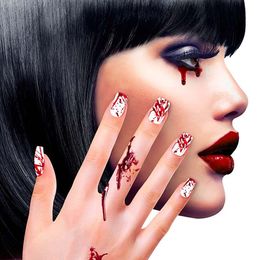 Vita Lösnaglar Blodiga