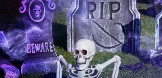 Utendørsdekorasjoner til Halloween